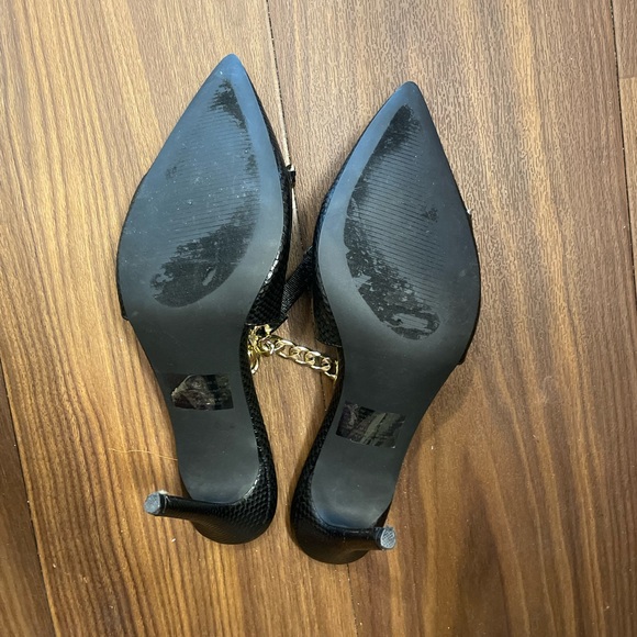 Sophisticated black faux fur ridged black sling back heel with gold chain - Picture 4 of 4